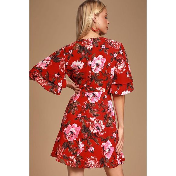 (Sold) Lulu’s Laclair Red Floral Print Surplice Skater Dress Size L - Picture 2 of 8